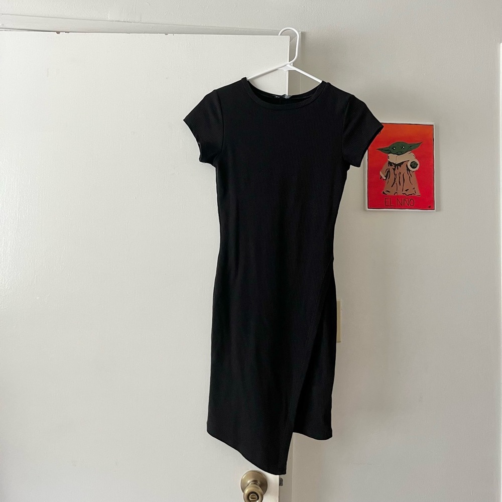 Asymmetrical side cut short-sleeve ribbed bodycon dress (S)
